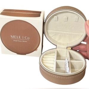 NEW IN BOX! Mele And Co Round Travel Jewelry Box